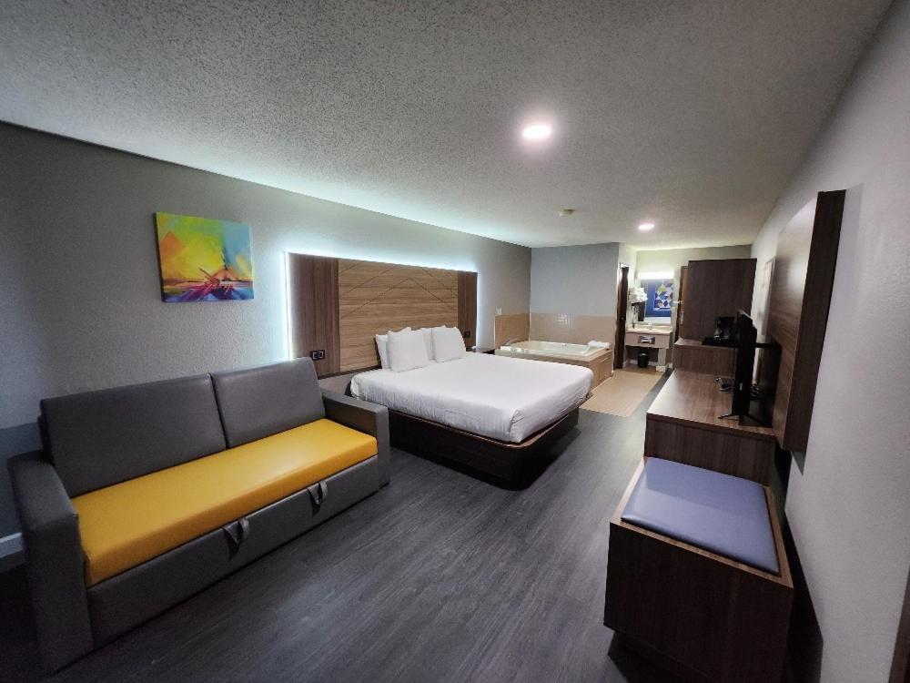 Motel Super 8 By Wyndham Hayward Wi Esterno foto
