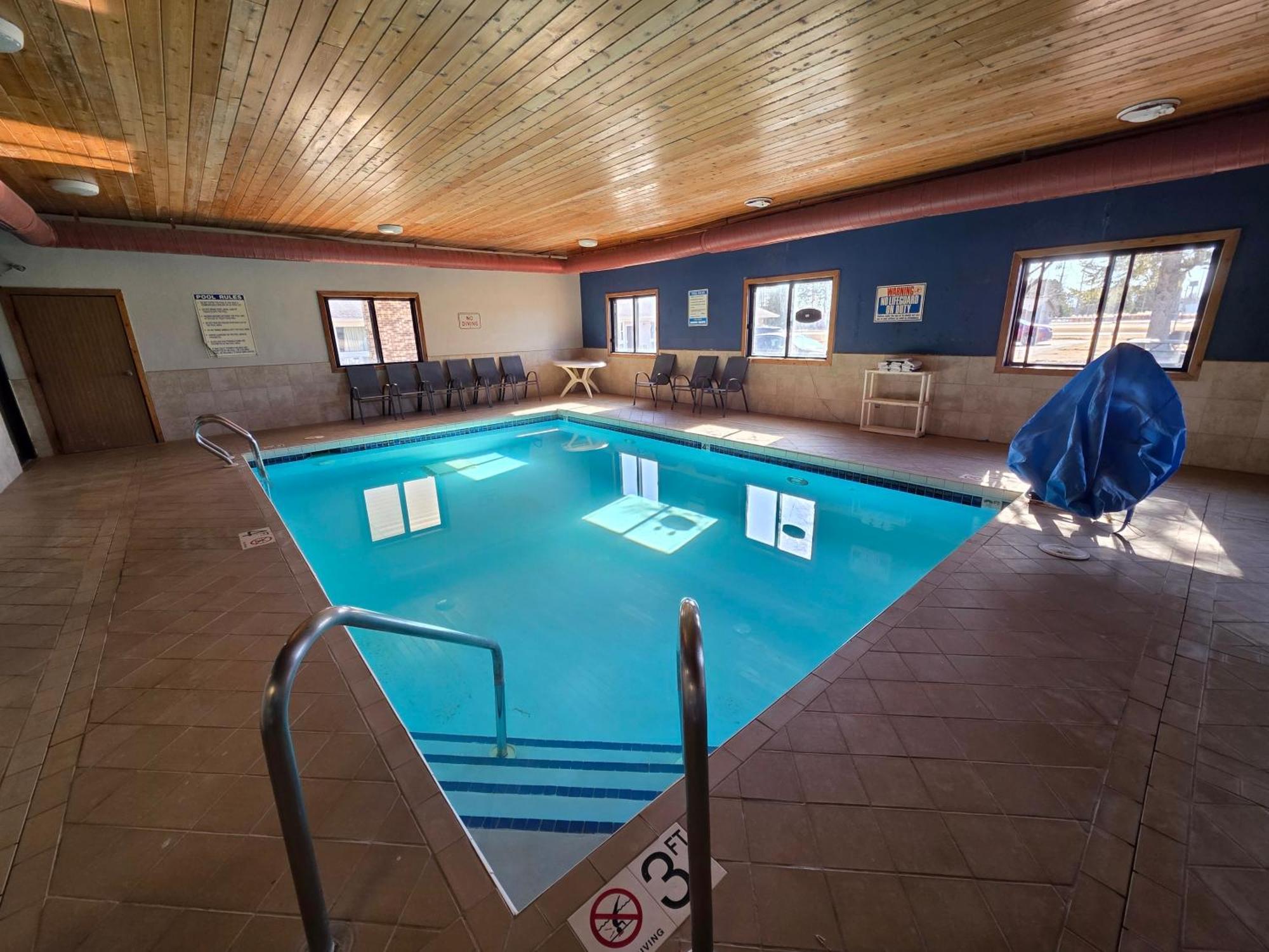 Motel Super 8 By Wyndham Hayward Wi Esterno foto