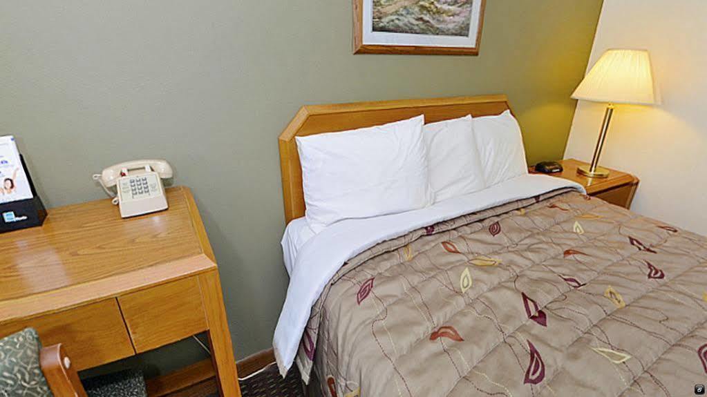 Motel Super 8 By Wyndham Hayward Wi Esterno foto